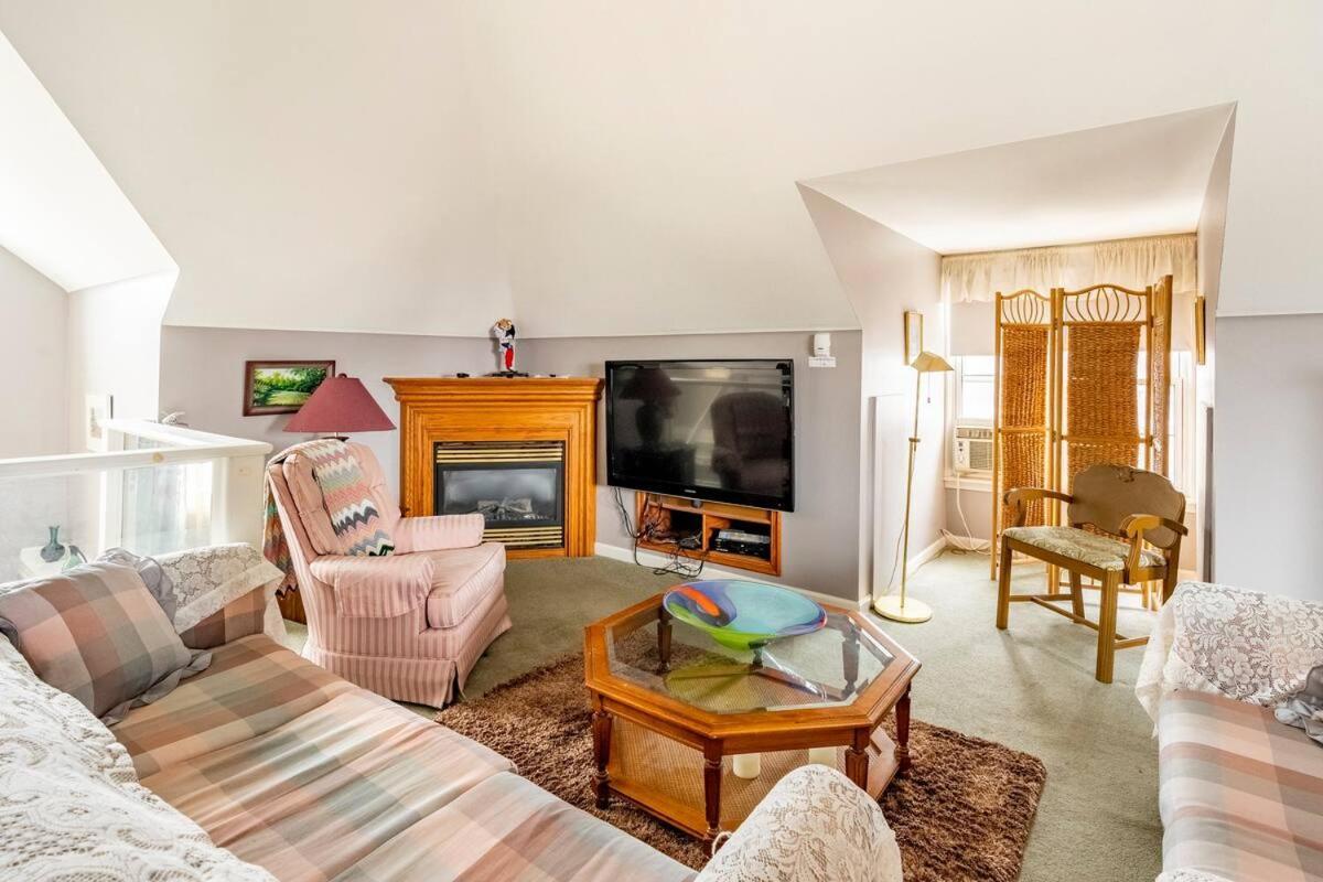 Ye Olde Walkerville Bed & Breakfast Bed & Breakfast Windsor